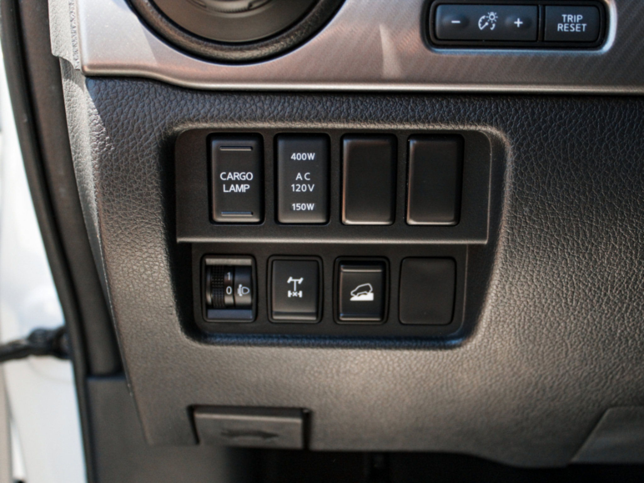 Used 2021 Nissan Titan PRO-4X w/ Pro-4x Convenience Package AWD/4WD image 14