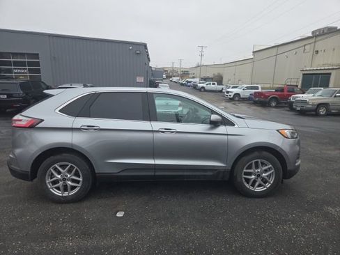 Used 2024 Ford Edge SEL image 3