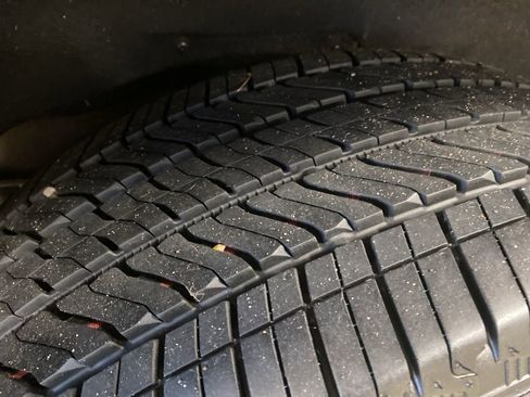 Certified 2025 Chevrolet Suburban High Country image 12