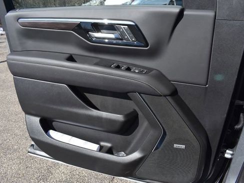 New 2026 Chevrolet Suburban Premier image 39