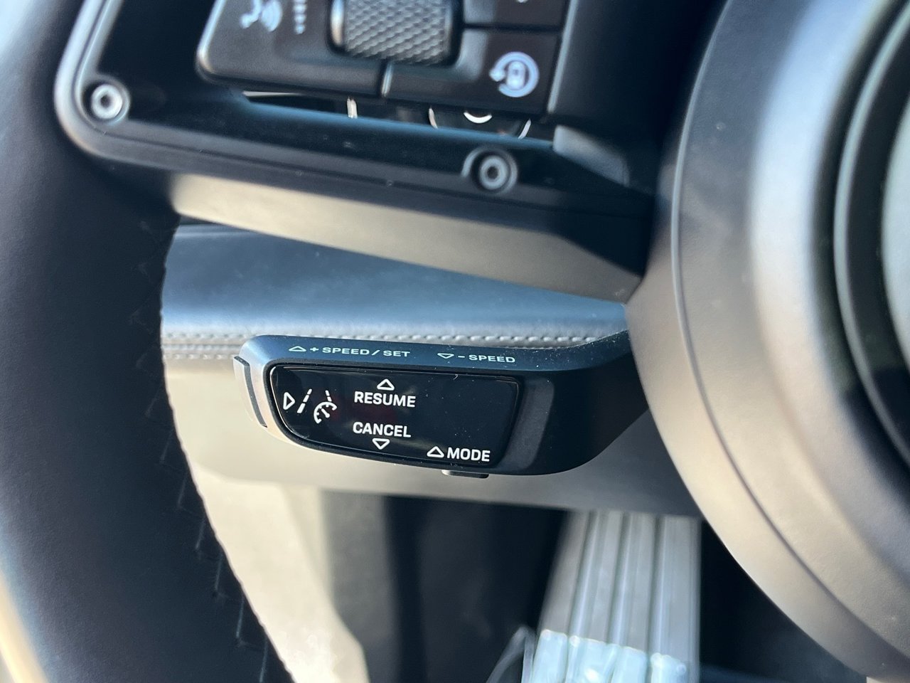 Used 2020 Porsche Taycan AWD/4WD image 29