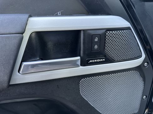 Used 2023 Land Rover Defender 110 S image 12