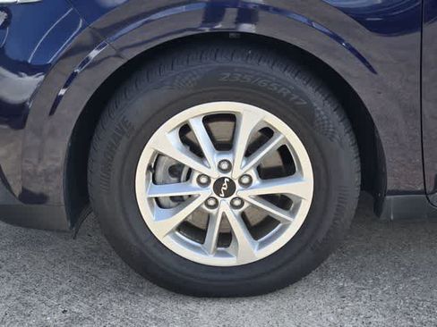 Used 2024 Kia Carnival LX FWD image 8