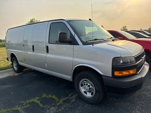 Used 2022 Chevrolet Express 3500 Extended w/ Driver Convenience Package RWD image 2