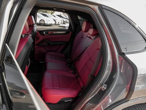 Used 2019 Porsche Cayenne image 51