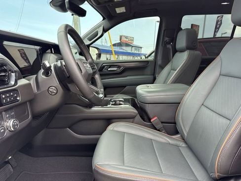 Used 2025 GMC Yukon AT4 w/ AT4 Premium Package AWD/4WD image 14