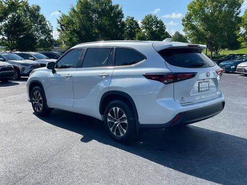 Used 2024 Toyota Highlander XLE AWD/4WD image 5