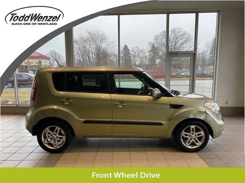 Used 2011 Kia Soul + image 1