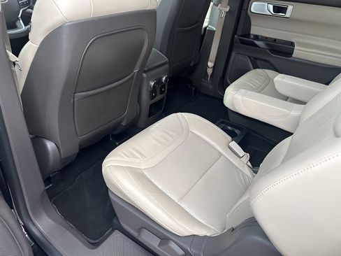 Used 2020 Ford Explorer Platinum w/ Premium Technology Package AWD/4WD image 20