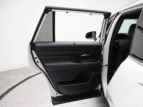 Certified 2026 Toyota Grand Highlander AWD Hybrid image 21