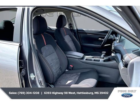 Used 2025 Nissan Sentra SR FWD image 6