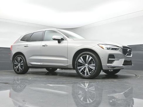 Used 2023 Volvo XC60 B5 Plus image 34