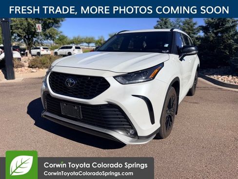 Used 2023 Toyota Highlander XSE AWD/4WD image 3