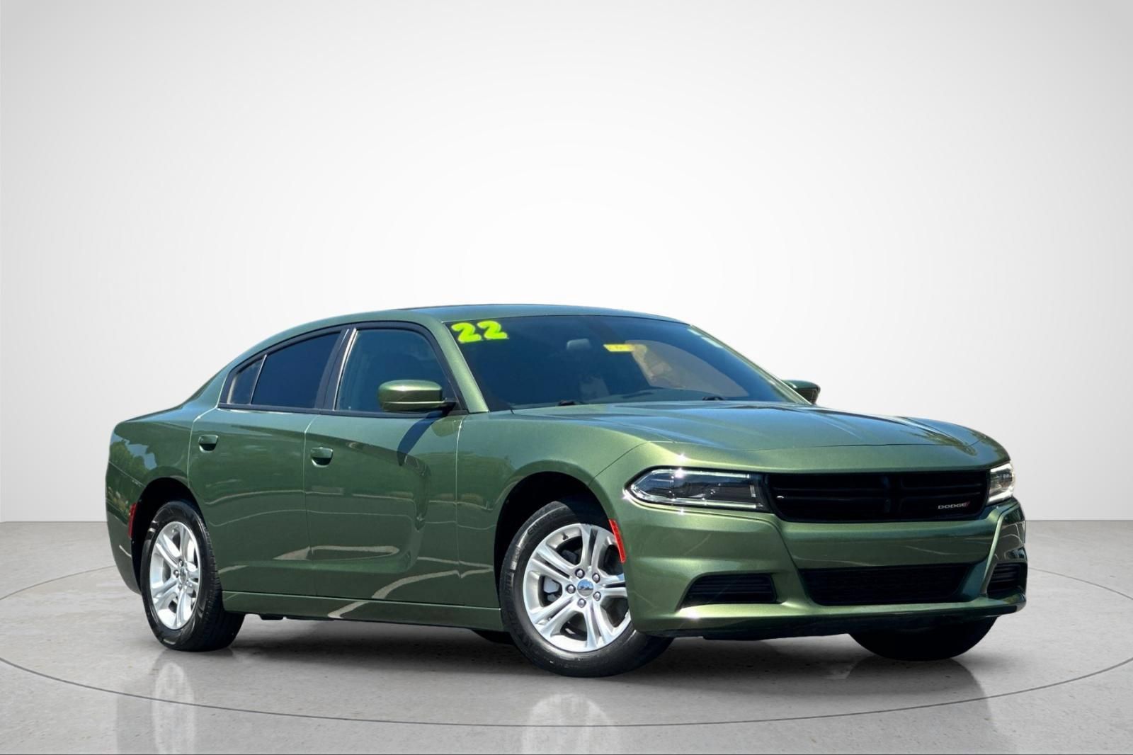 Used 2022 Dodge Charger SXT RWD image 2