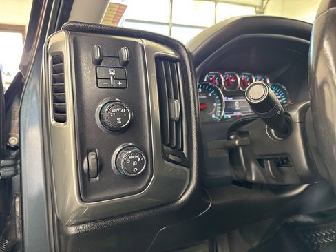 Used 2018 Chevrolet Silverado 1500 LT w/ Texas Edition image 32