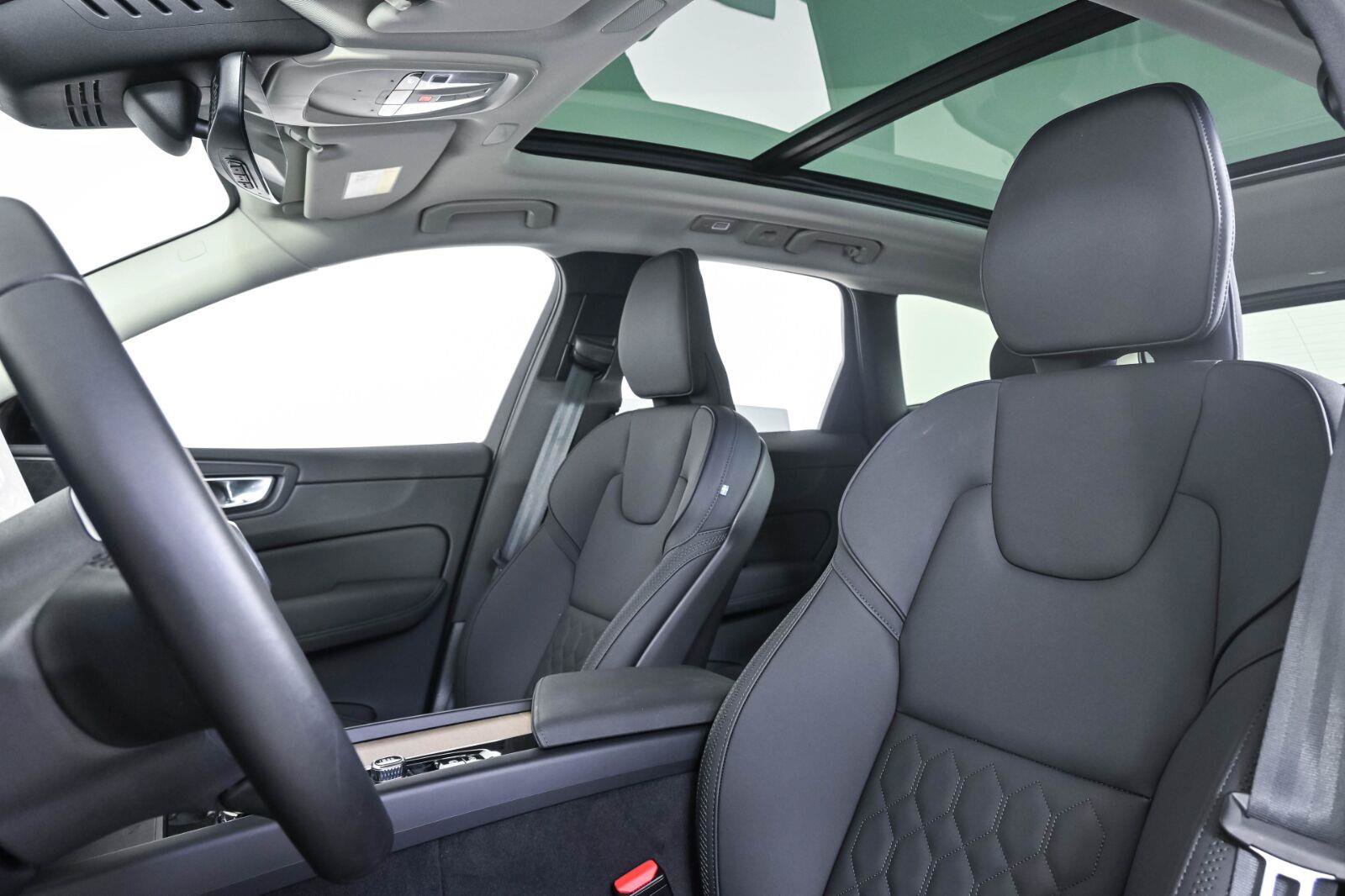 Certified 2026 Volvo XC60 B5 Plus AWD/4WD image 5