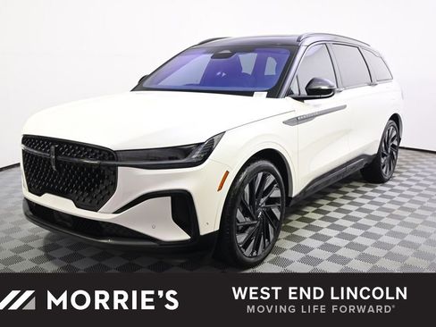 Used 2024 Lincoln Nautilus Reserve w/ Equipment Group 202A AWD/4WD image 1