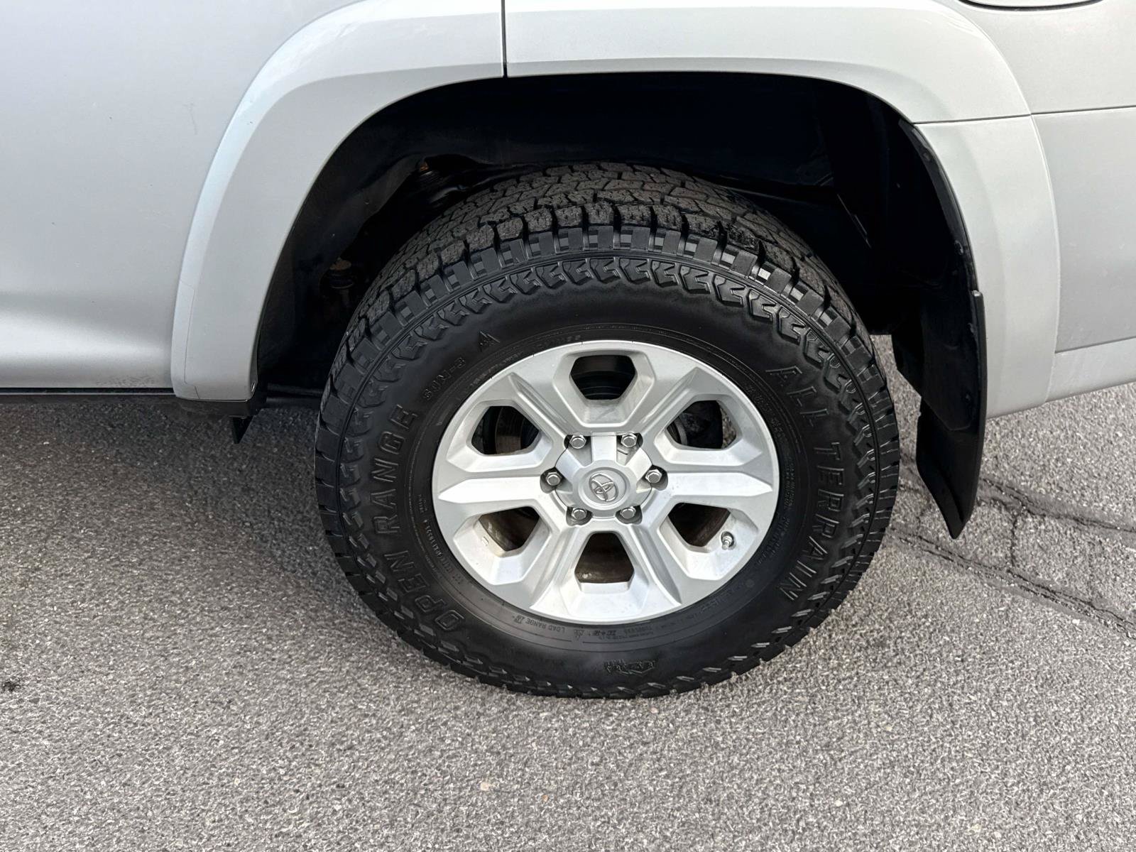 Used 2016 Toyota 4Runner SR5 AWD/4WD image 7