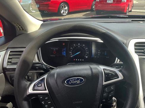 Used 2015 Ford Fusion SE FWD image 13