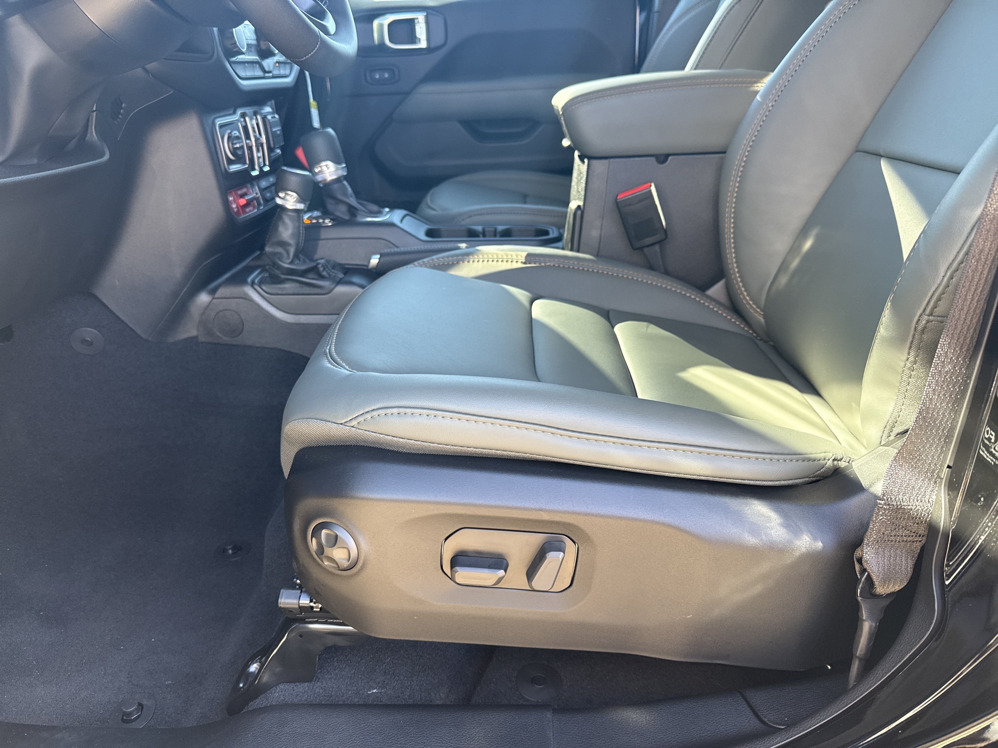 New 2026 Jeep Gladiator Mojave AWD/4WD image 9