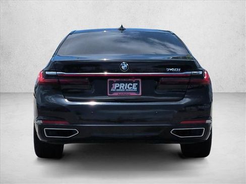 Used 2022 BMW 740i w/ Premium Package RWD image 4