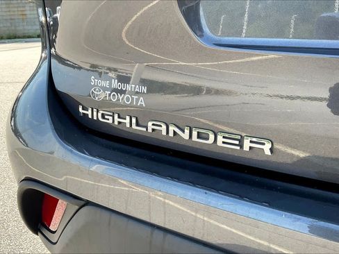 Used 2021 Toyota Highlander L FWD image 30