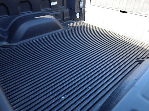 Used 2024 GMC Sierra 1500 SLT image 13