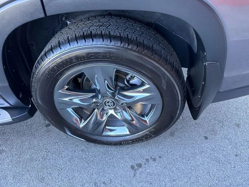 Used 2018 Toyota Highlander Limited Platinum image 16