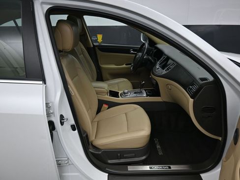 Used 2011 Hyundai Genesis 4.6 image 43