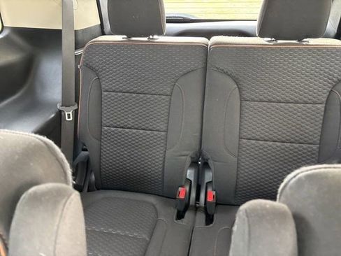 Used 2019 GMC Acadia SLE image 34