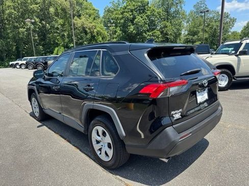 Used 2021 Toyota RAV4 LE FWD image 6