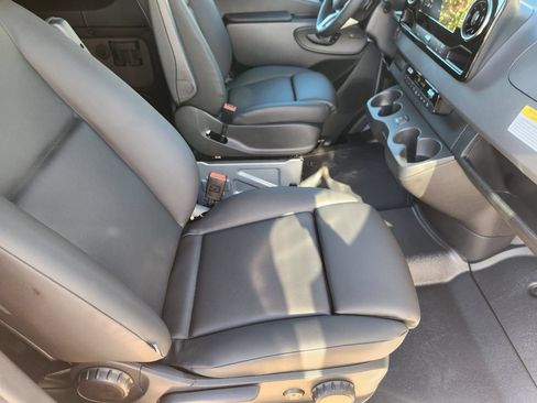 Used 2025 Mercedes-Benz Sprinter 2500 image 11