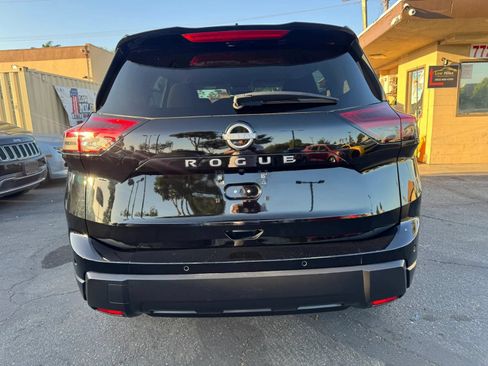 Used 2025 Nissan Rogue SV FWD image 7