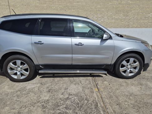 Used 2017 Chevrolet Traverse Premier FWD image 7