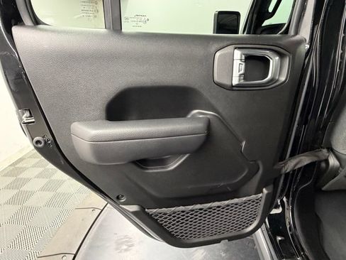 Used 2024 Jeep Wrangler Unlimited Rubicon AWD/4WD image 36