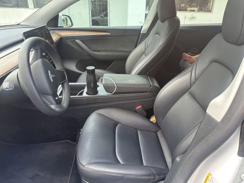 Used 2024 Tesla Model Y 2WD image 6