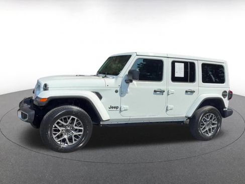 Used 2025 Jeep Wrangler Unlimited Sahara AWD/4WD image 7