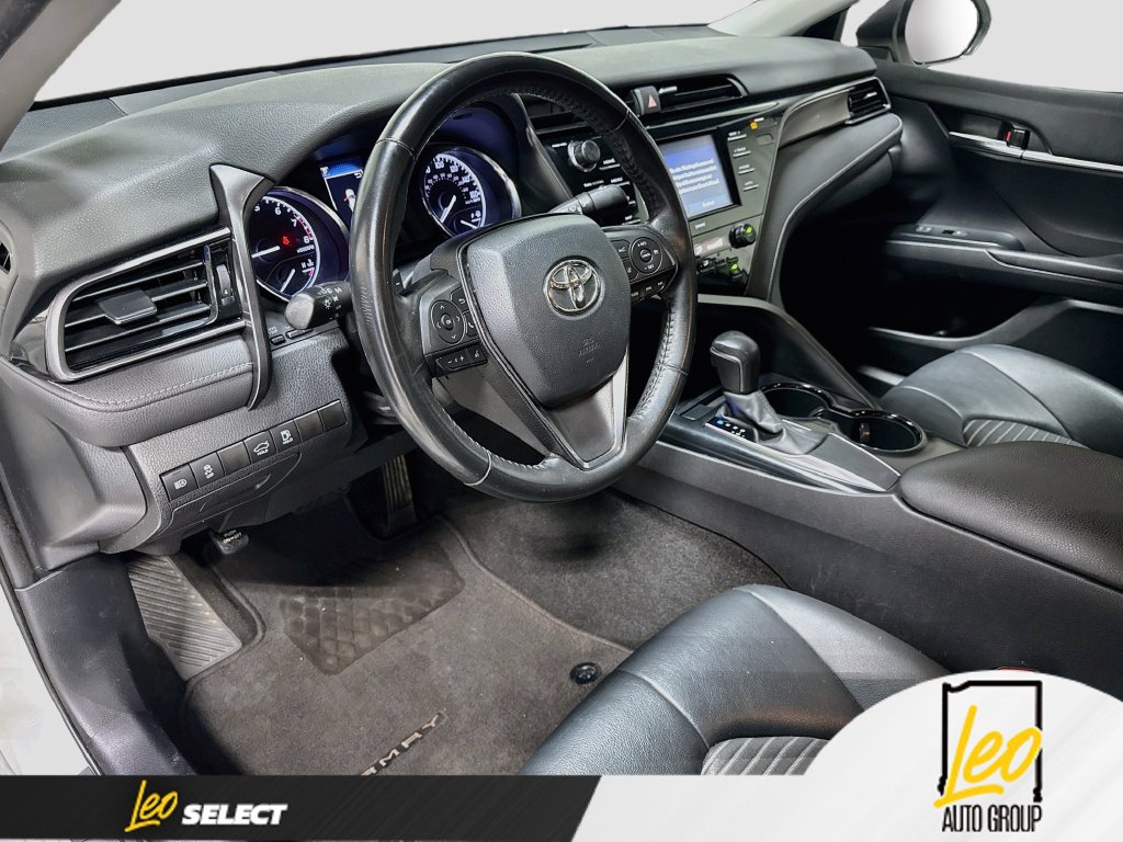 Used 2020 Toyota Camry SE w/ Convenience Package FWD image 12