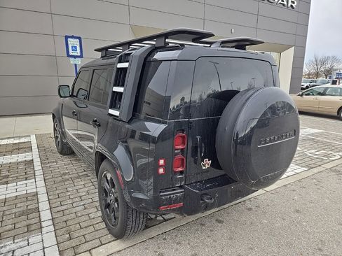 Used 2024 Land Rover Defender 110 X-Dynamic SE image 7