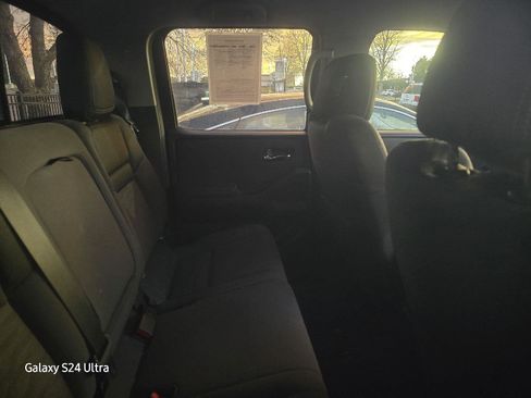 Used 2022 Nissan Frontier SV image 12