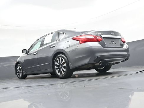 Used 2017 Nissan Altima 2.5 SV w/ Convenience Package FWD image 45