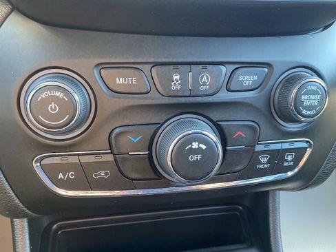 Certified 2020 Jeep Cherokee Latitude Lux w/ Quick Order Package 26H Lux image 34