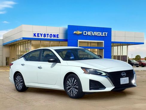 Used 2025 Nissan Altima 2.5 SV FWD image 1