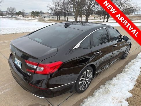 Used 2018 Honda Accord Touring image 3