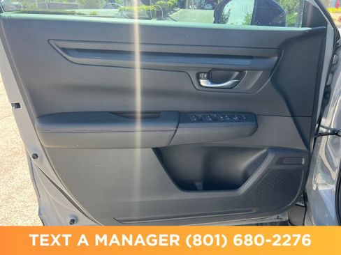 Used 2025 Honda CR-V Sport image 14