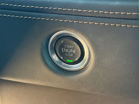Used 2025 Cadillac Escalade Premium Luxury AWD/4WD image 34