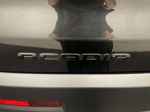 Used 2023 GMC Acadia SLE w/ Driver Convenience Package image 24