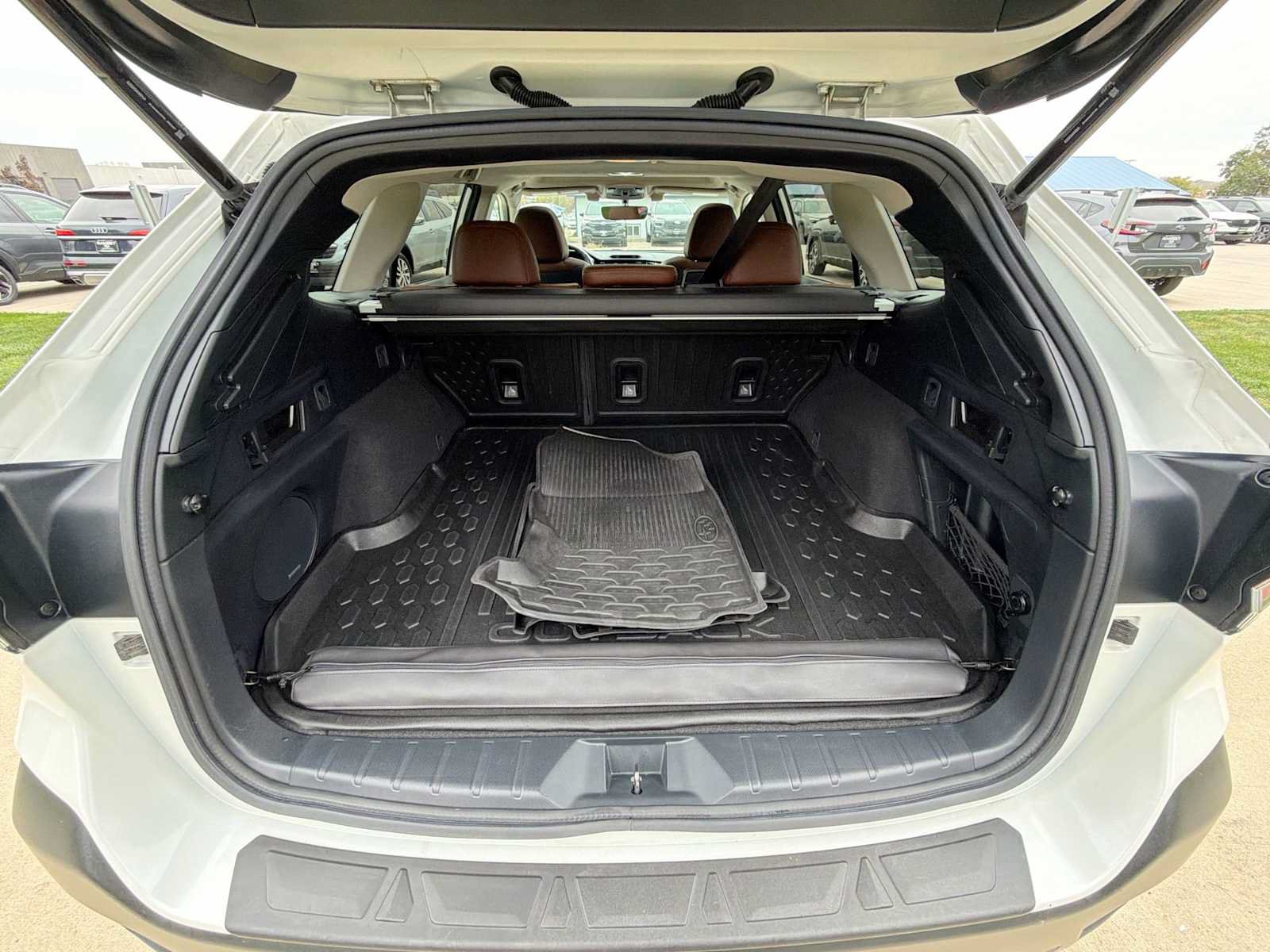 Used 2020 Subaru Outback Touring w/ Popular Package #2 AWD/4WD image 30
