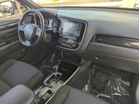 Used 2018 Mitsubishi Outlander LE image 13