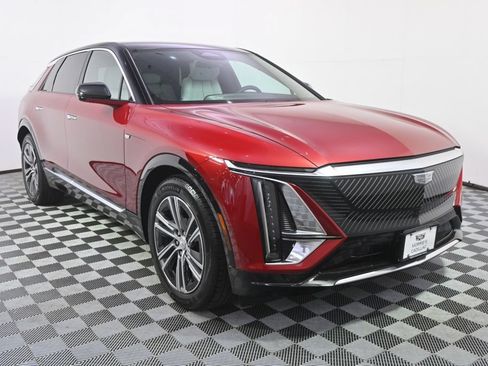 New 2026 Cadillac Lyriq Luxury w/ LPO, Floor Liner Package AWD/4WD image 9